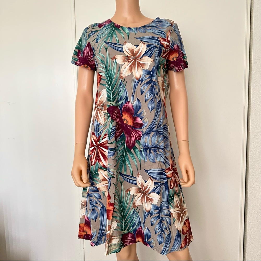 Vintage Hilo Hattie Hawaiian Dress Medium Floral Short Sleeve Modest Grey